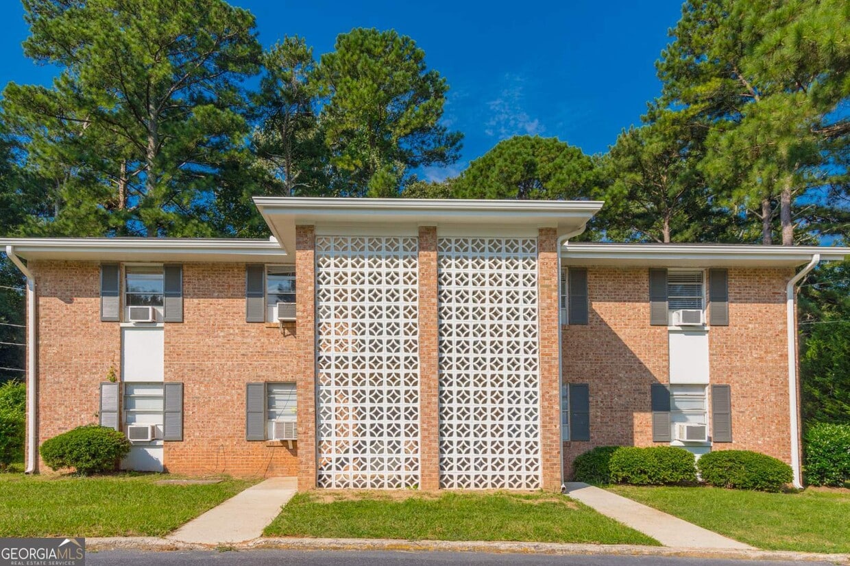 Primary Photo - 200 Willow Rd