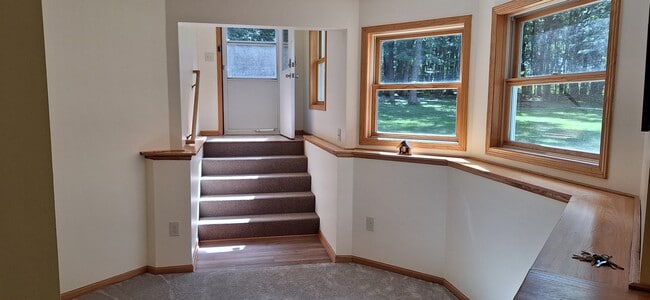 Building Photo - 5930 Cranberry Dr