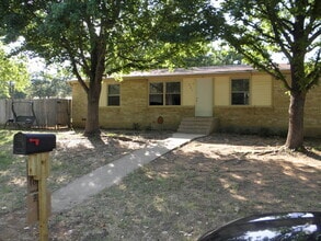 Building Photo - 301 Windmere Cir