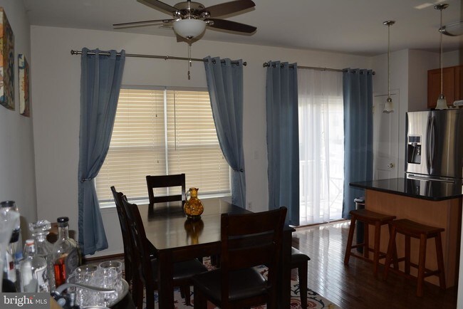 Foto del edificio - 212 Juniper St