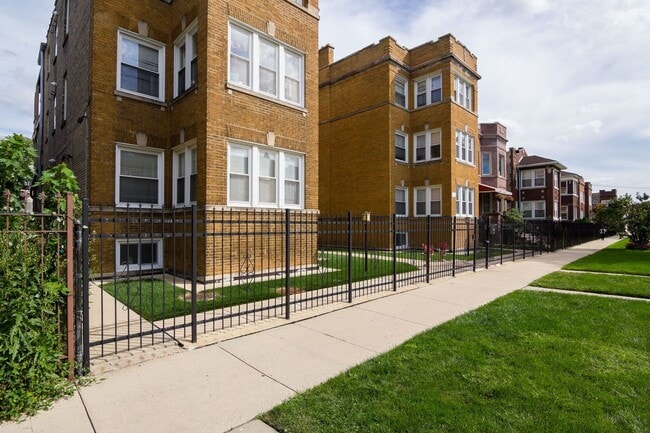 Building Photo - 2443 N Kildare Ave