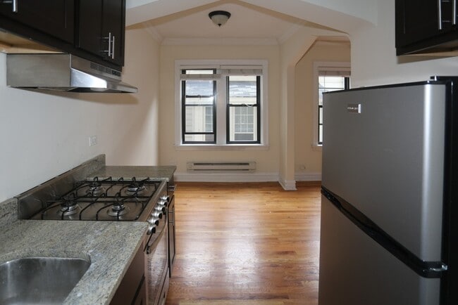 Building Photo - 4740 N Hermitage Ave