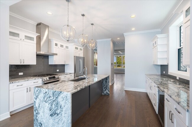 Building Photo - 6241 S Woodlawn Ave