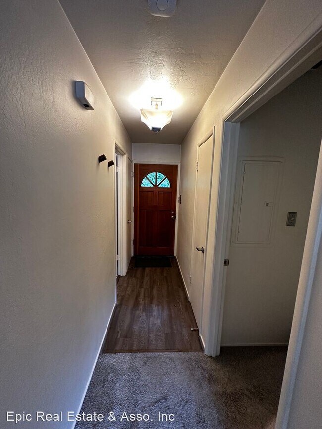 Building Photo - 1 br, 1 bath House - 5825 Thornhill Drive,...