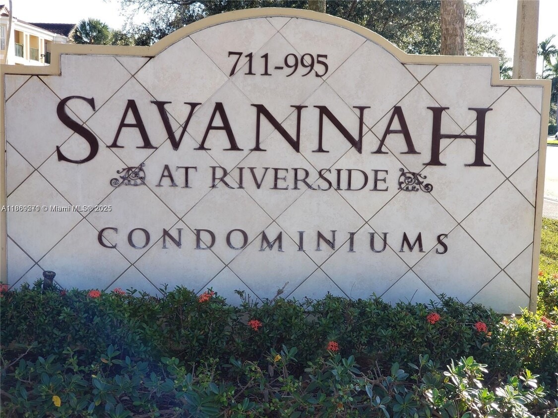 Primary Photo - 949 Riverside Dr