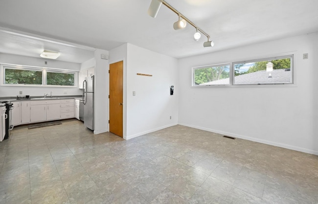 Foto del edificio - 4-Bedroom 2-bath in West Lafayette!