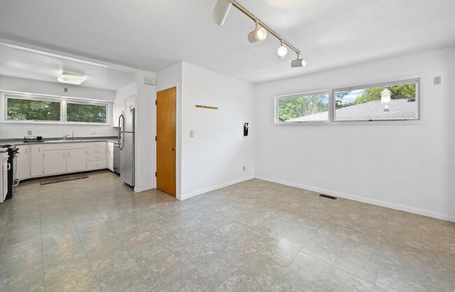 Foto del edificio - 4-Bedroom 2-bath in West Lafayette!