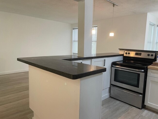 Foto del edificio - 17570 Atlantic Blvd