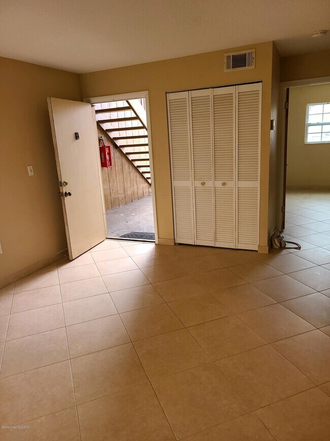 Building Photo - 131 Bristol Ct