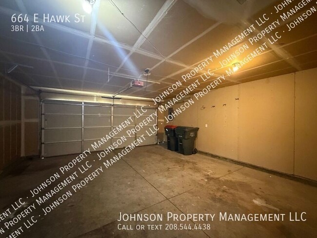 Building Photo - 664 E Hawk St