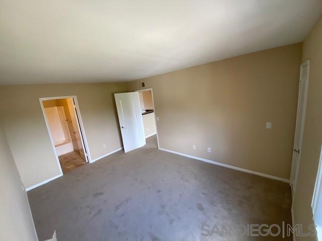 Foto del edificio - 7130 Shoreline Dr