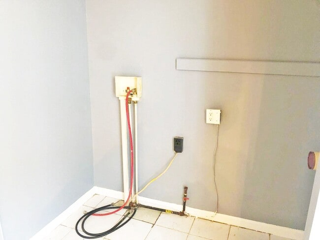 Building Photo - 7815 Jeffries Ave