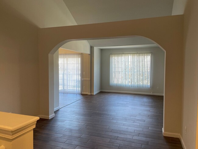 Foto del edificio - Shelby Twp 2-bedroom, 2-bath condo-style w...