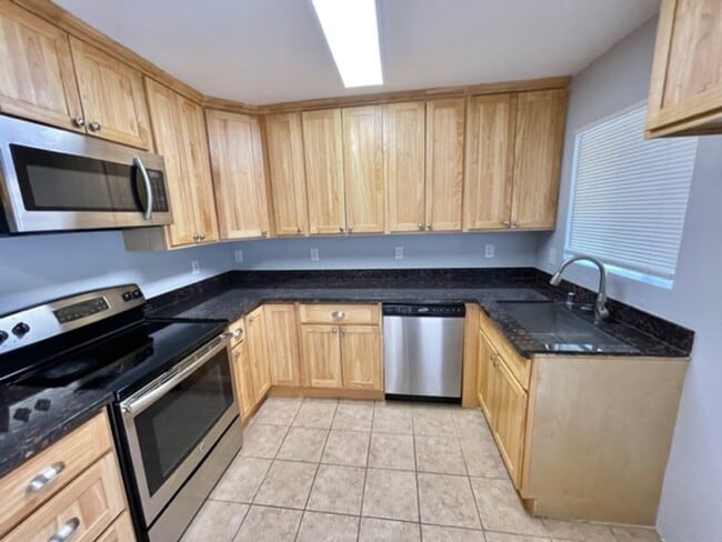 Foto del edificio - Nicely Updated 2 bed 1 bath Condo in Richm...