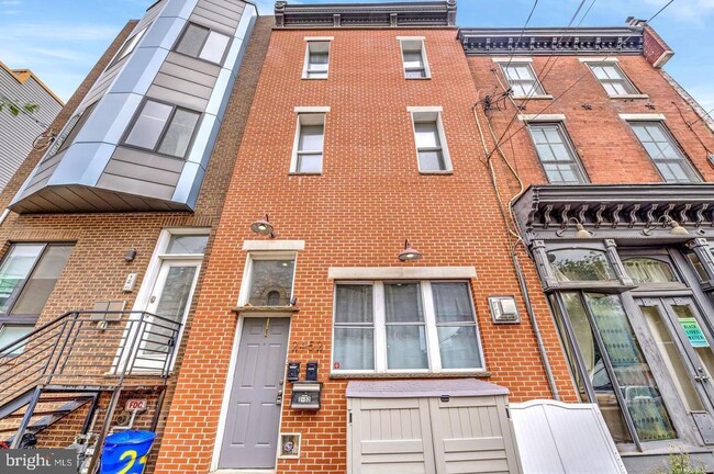 Building Photo - 2452 Frankford Ave