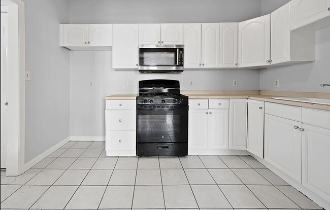 Building Photo - 61 Shurtleff St