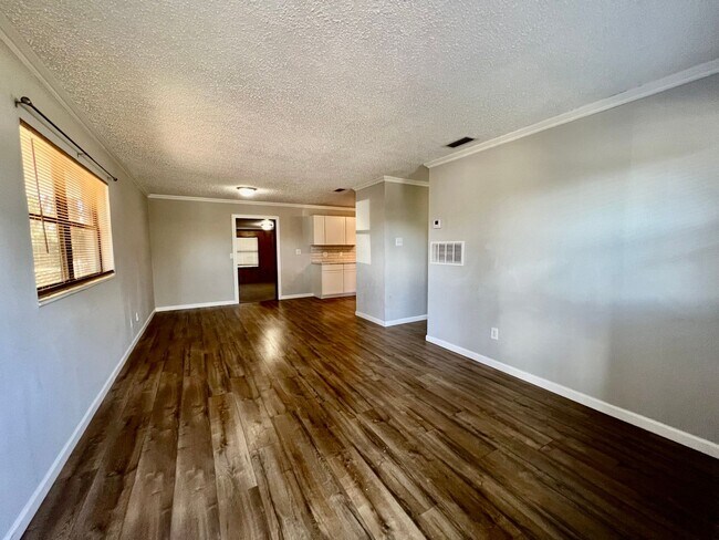 Building Photo - Lovely remodeled home in West Jacksonville
