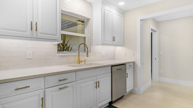 Building Photo - 158 Lucina Dr