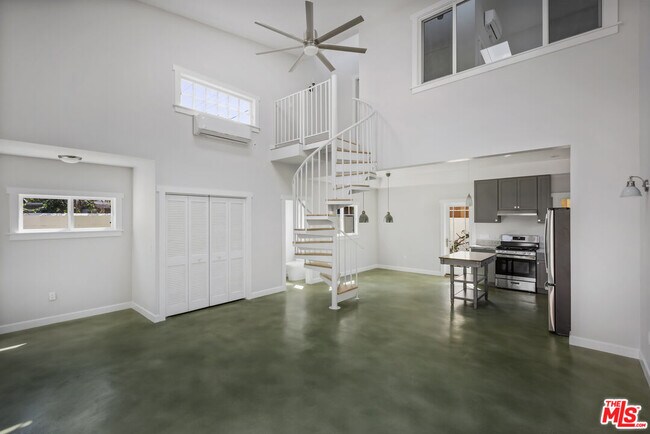 Foto del edificio - 2358 W 20th St
