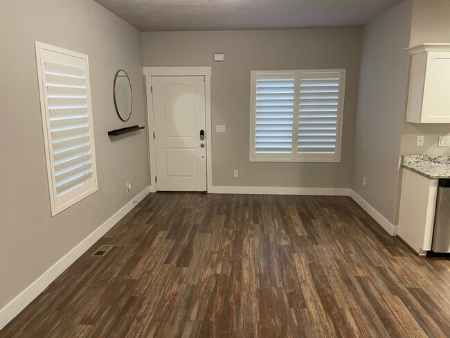 Building Photo - 3807 E Cunninghill Dr