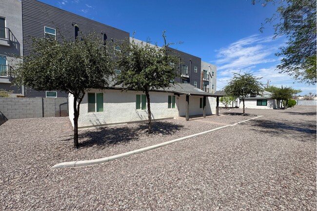 Foto del edificio - 1445 E Taylor St