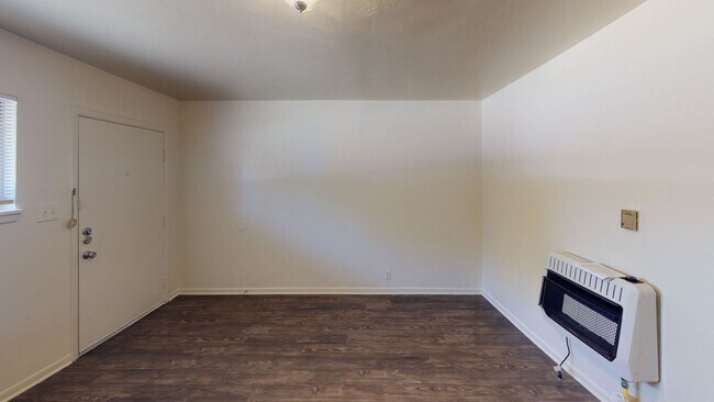 Foto del edificio - 1 Bedroom/ 1 Bath /1 Car Carport -Welch Duplex