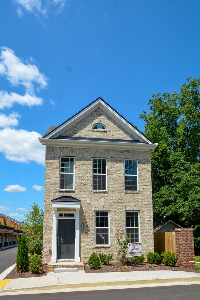 Front view - 1213 Frisco St