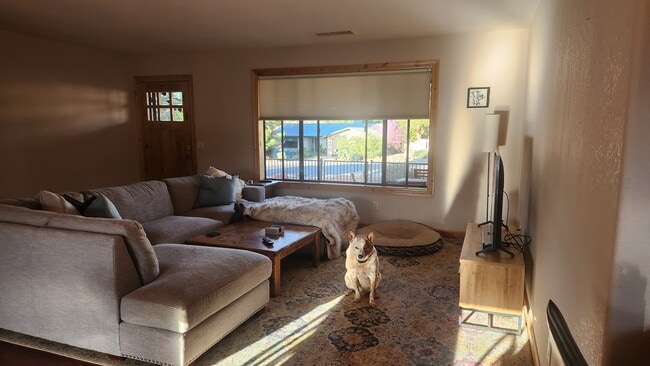 Viviendo - 175 Creek Rock Rd