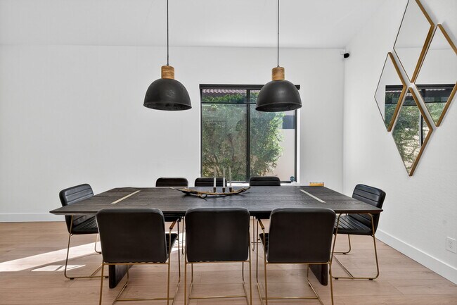 Foto del edificio - 7449 E Whistling Wind Way