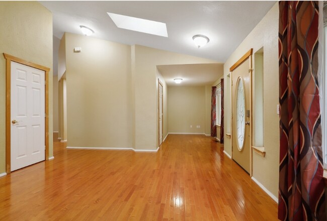 Building Photo - 13900 Hidden Heights Ln NE