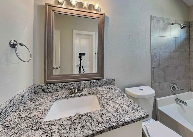 Foto del edificio - 6716 Timberlane W Dr
