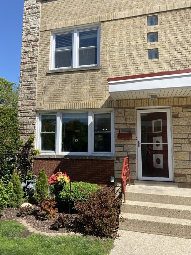 Building Photo - 226 S Maple Ave