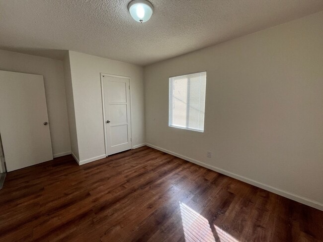 Building Photo - Cozy 3 bedroom, 1 bathroom home!