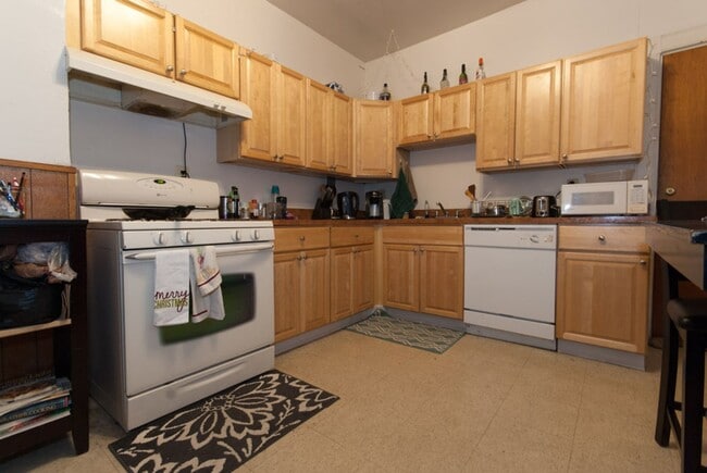Building Photo - Brookline 3 Bed w/ Heat & Hot Water Included – Cats OK