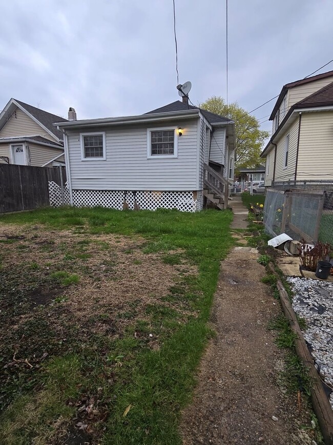 Building Photo - 3345 W 61st Pl