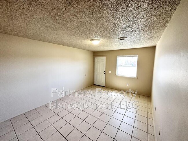 Building Photo - 97 N Pine Ave