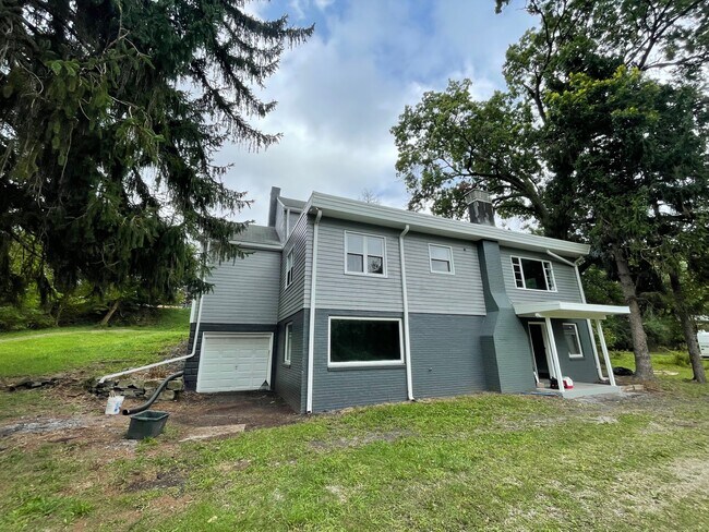 Parte trasera de la casa - 1813 Clairton Rd