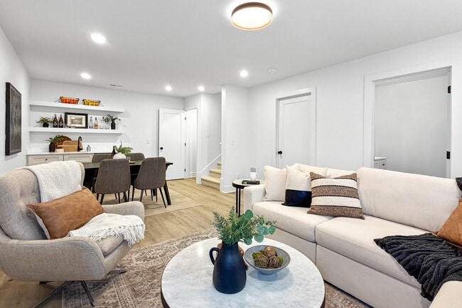 Building Photo - The Flats at West Glen