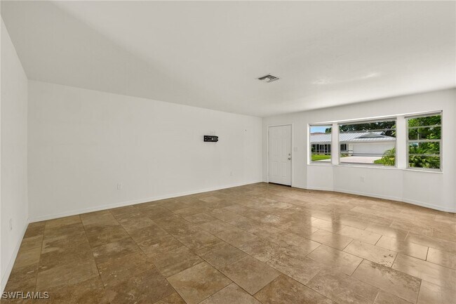 Building Photo - 2150 Aruba Ave