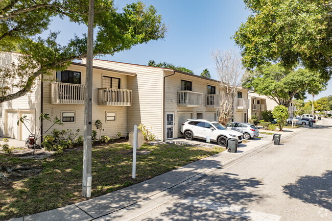 Building Photo - Lake Forest Condominiums