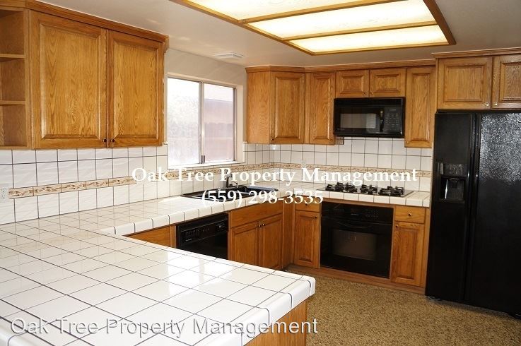 Primary Photo - 3121 Helm Ave