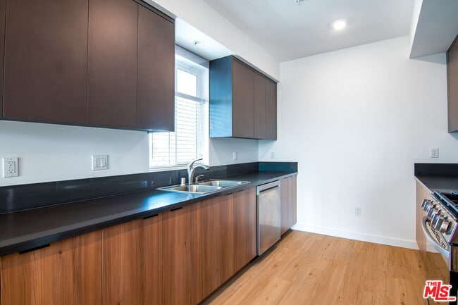 Foto del edificio - 14333 Sylvan St