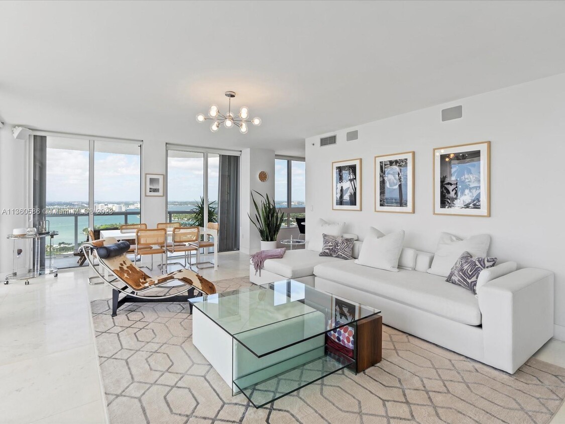 Foto principal - 6365 Collins Ave