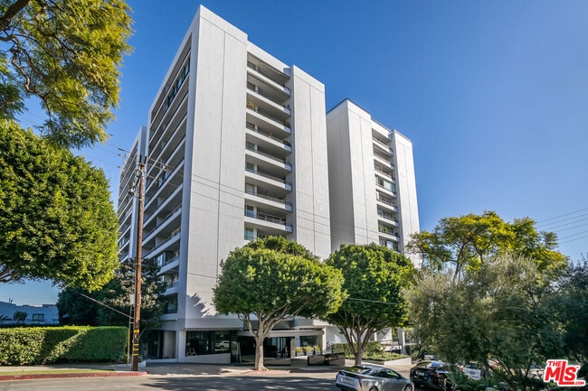 Building Photo - 1100 Alta Loma Rd