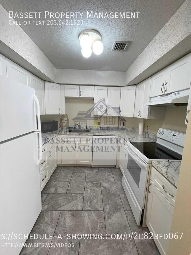 Foto del edificio - 30 Stoneycrest Dr