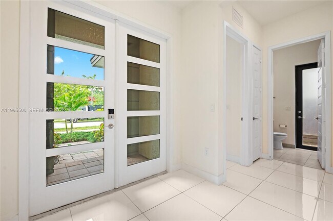 Foto del edificio - 8836 NW 161st Terrace