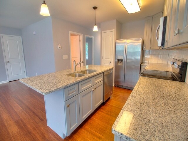 Building Photo - Beautiful 4 Bedroom 3 Bath Home In Chapel ...