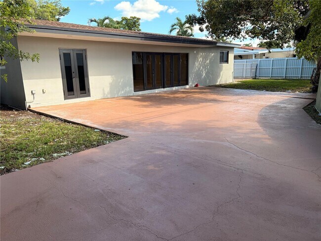 Building Photo - 2120 SW 84th Ave