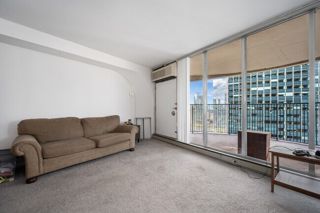 Foto del edificio - 300 N State St