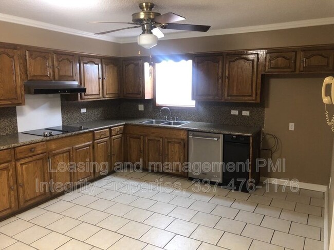 Building Photo - 2809 S Curtis Dr